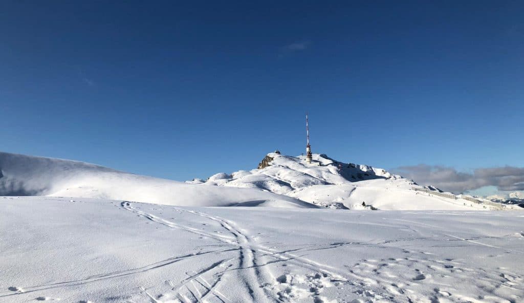 Rodelhügel, Skitourenroute und Gipfelweg sind bereit