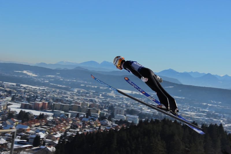 Skispringer aus 15 Nationen in der Alpen Arena