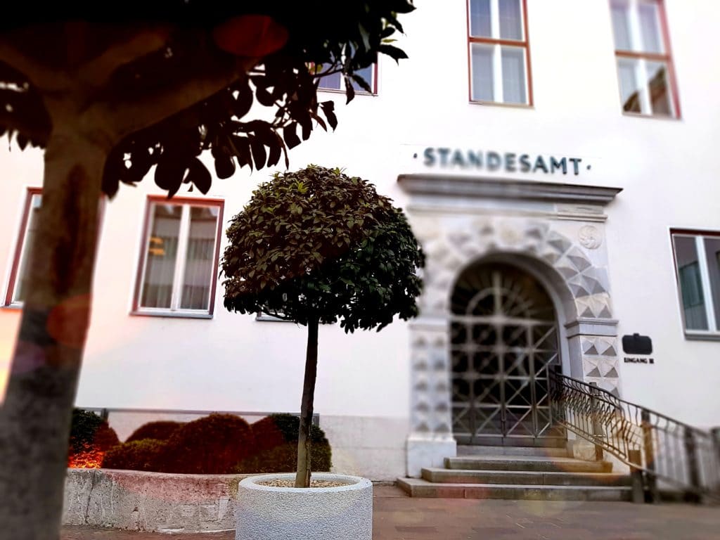 Standesamt siedelt ins Dinzlschloss